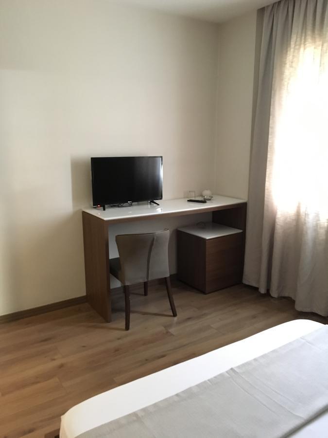 Soleo Hotel Tirana Zewnętrze zdjęcie