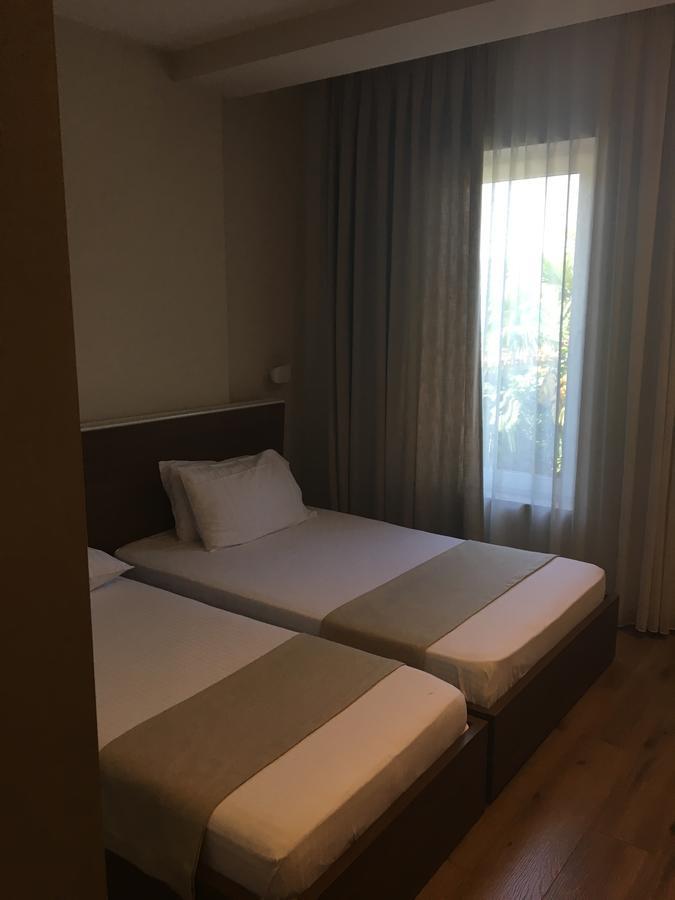 Soleo Hotel Tirana Zewnętrze zdjęcie