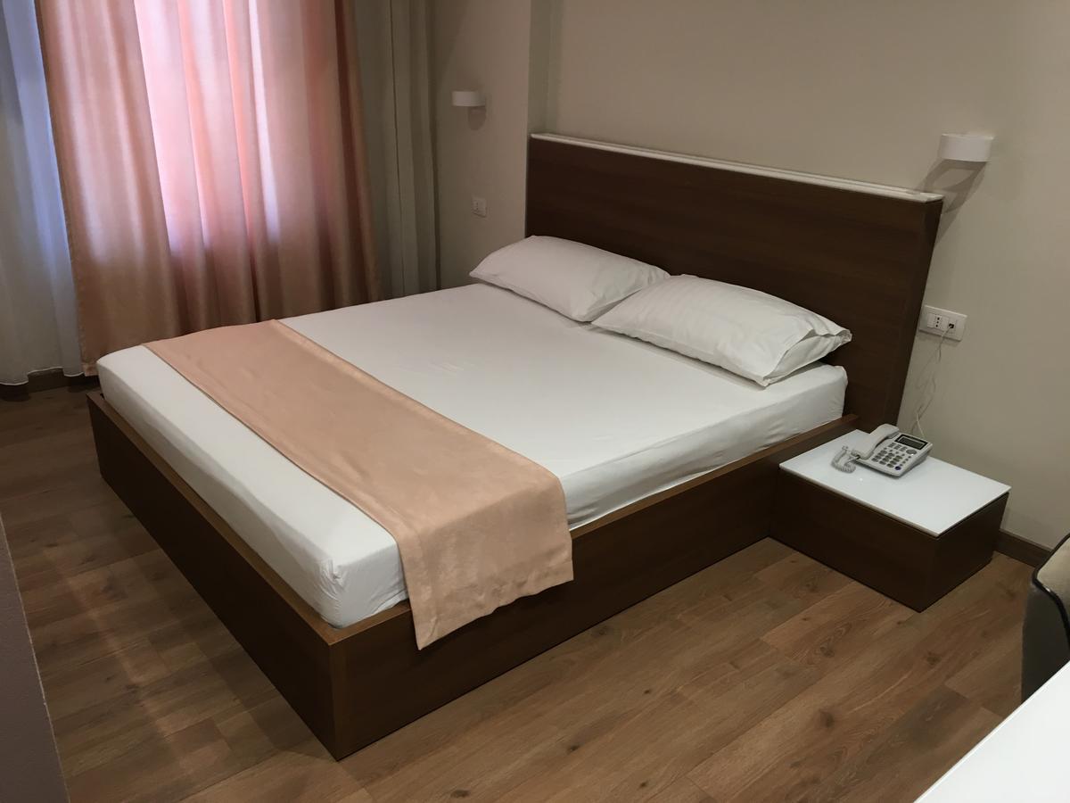Soleo Hotel Tirana Zewnętrze zdjęcie
