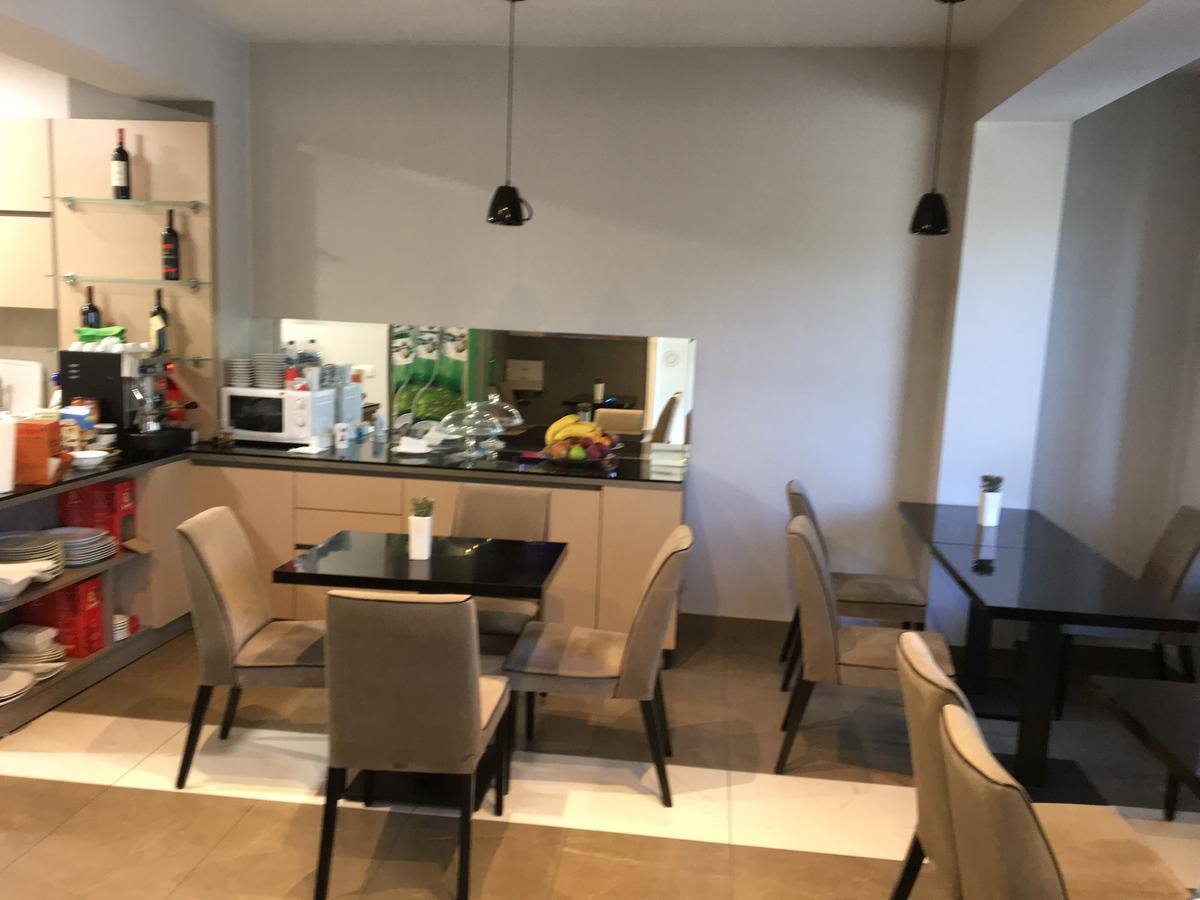 Soleo Hotel Tirana Zewnętrze zdjęcie